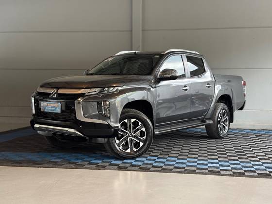 MITSUBISHI L200 TRITON 2.4 16V TURBO DIESEL SPORT HPE CD 4P 4X4 AUTOMÁTICO MITSUBISHI L200 TRITON 2.4 16V TURBO DIESEL SPORT HPE CD 4P 4X4 AUTOMÁTICO
